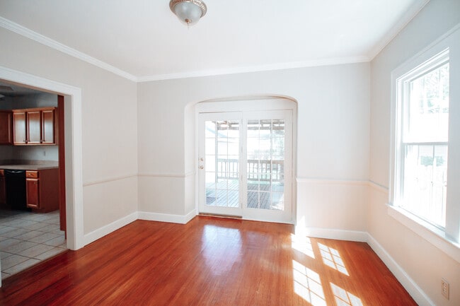 Photo - 3744 Bowen Rd