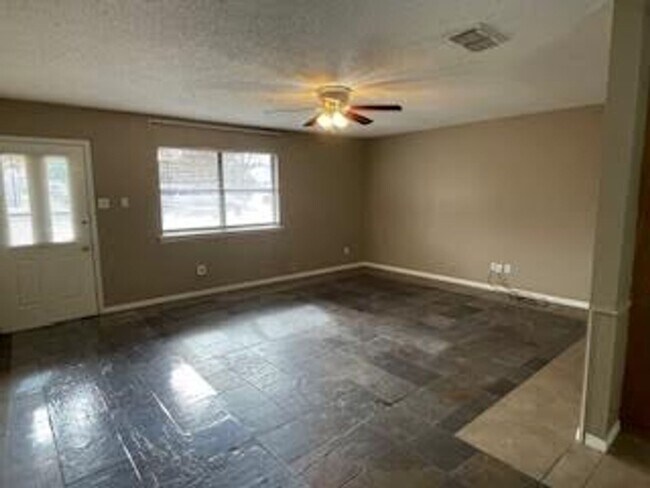 Photo - 2/2 Large 1200 Sq Ft Duplex with Garage and Large Backyard