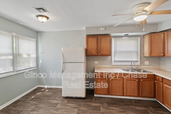 Photo - 444 W Hickory St