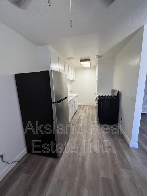 Photo - 4555 Davis Ave