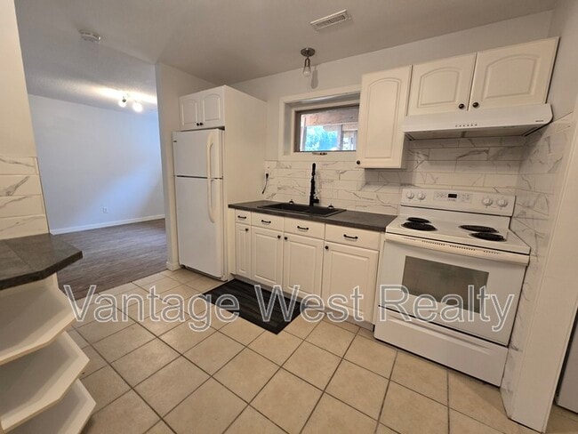 315 Hardie Rd