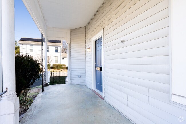 1BR, 1BA - Porch