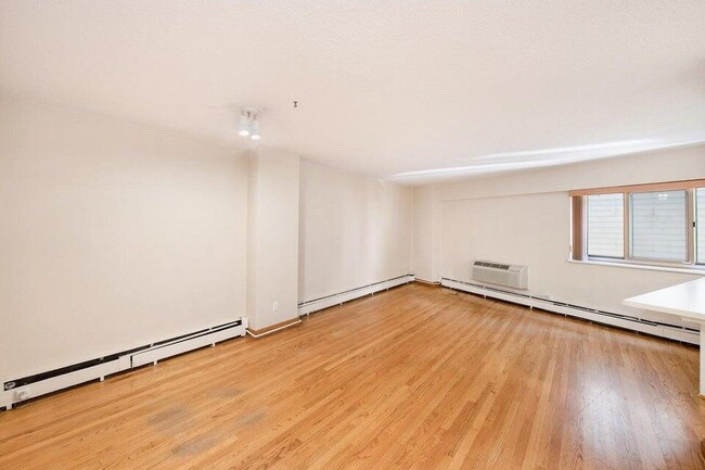 Photo - 1919 N Summit Ave