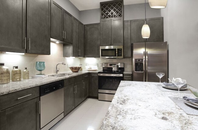 Building Photo - Exclusive 2-Bed | 100% Off First Month! Unit LEP