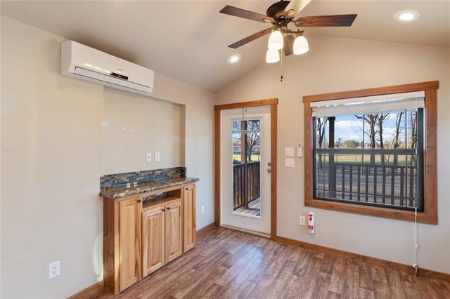 Photo - 6801 Fm 1616