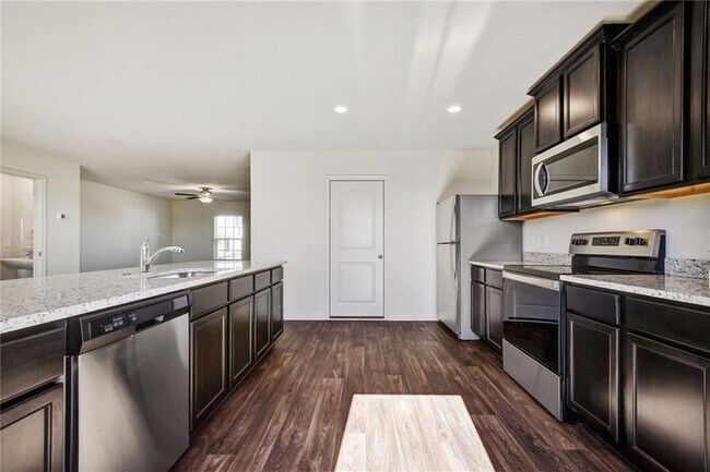 Photo - 525 Riverdale Dr