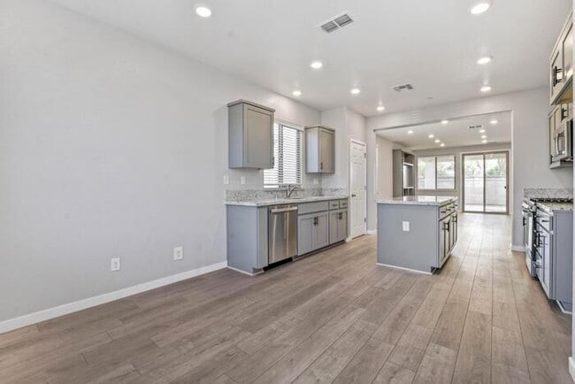 Photo - Beautiful Former Model Home For Rent! All the upgrades!