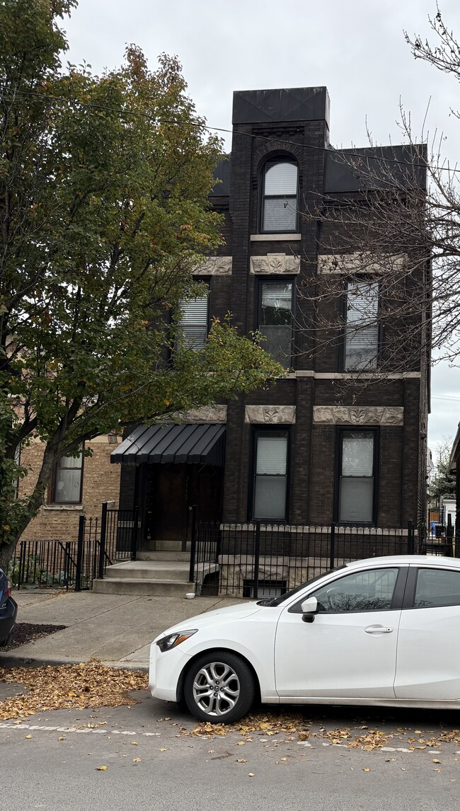 Building Photo - 3115 S Racine Ave Unit 2R