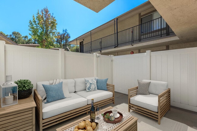 * Photos have been virtually staged for illustrative purposes. The furnishings, decor, and certain visual elements shown may not be present in the actual apartment.