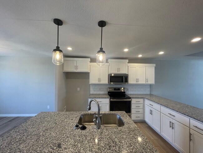 Photo - 692 N Jozlynn Ave