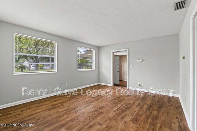 Photo - 3827 Colebrooke Dr