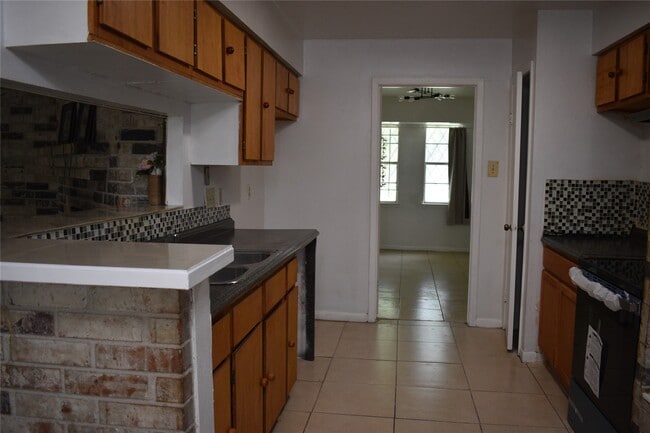 Photo - 6718 Rowell Ct