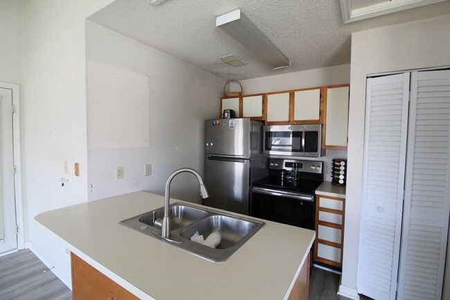 Photo - 1BR/1BA Top Floor Condo – Island Green (Tr...