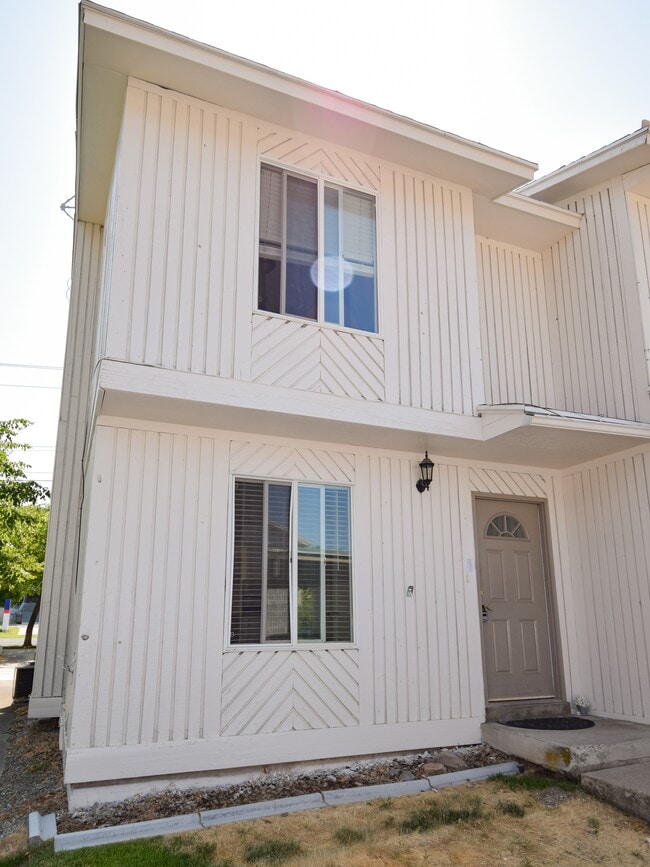 Photo - 1281 N 400 E Townhome