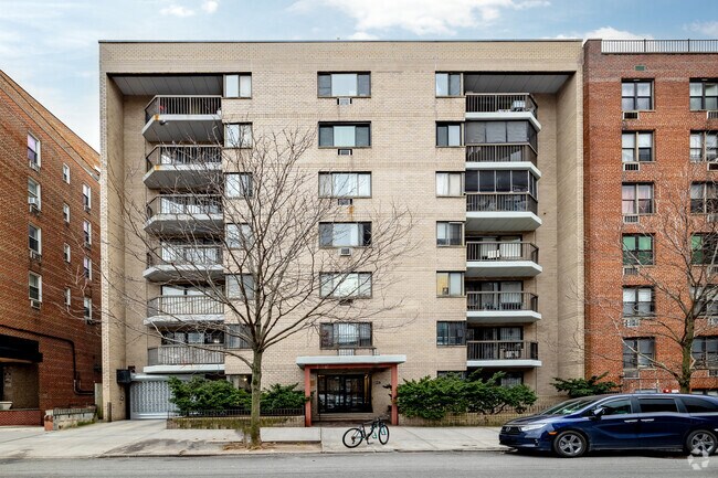 Photo - 134-46 Maple Ave