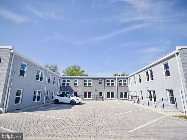 Photo - 220 Hamilton St NW Unit 109