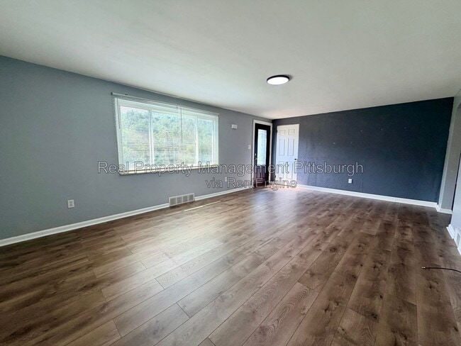 Photo - 7802 Noblestown Rd