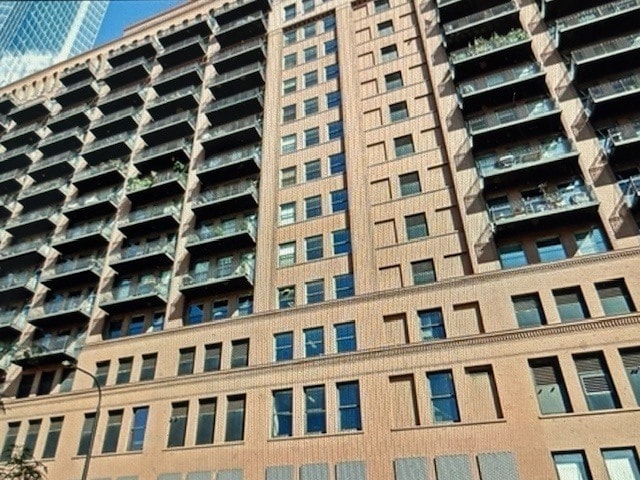 Building Photo - 165 N Canal St Unit 1310