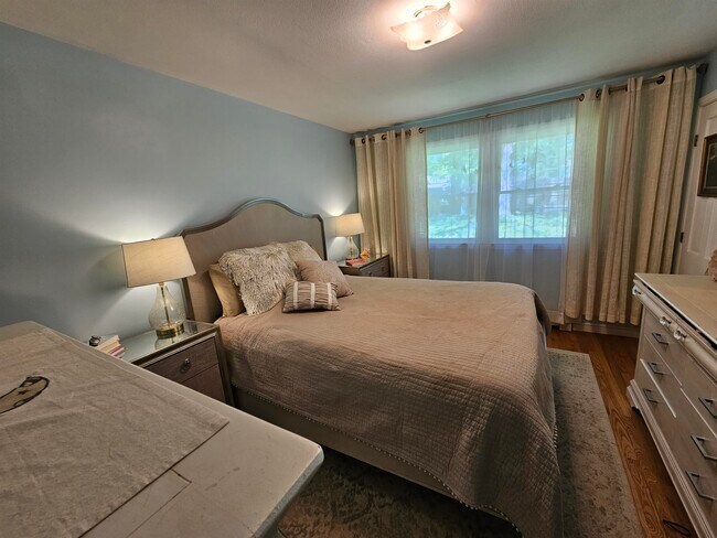 Photo - 2 Hampshire Ave