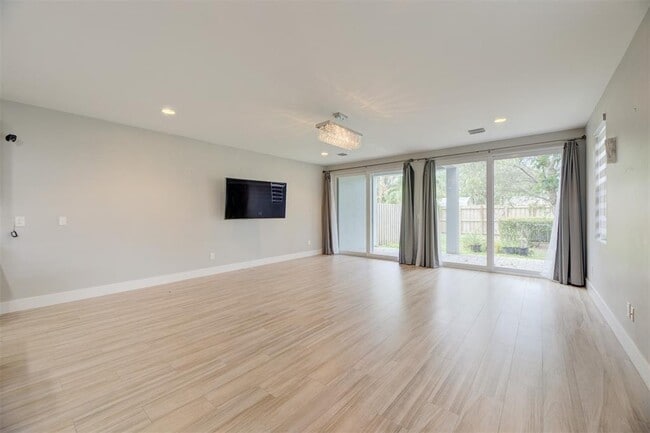 Photo - 619 SW 17th St