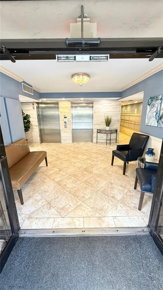 Photo - 3520 Oaks Way Unidad 402