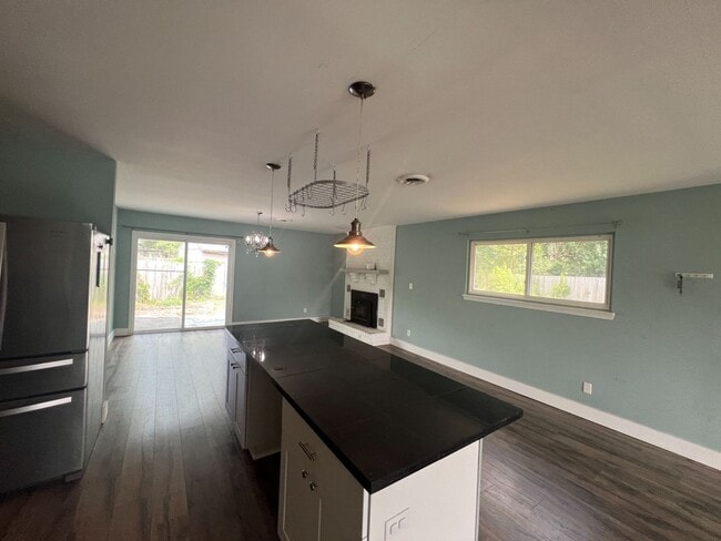 Photo - 200 N Willow Ln