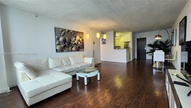 Building Photo - 1500 Bay Rd Unit 1550S