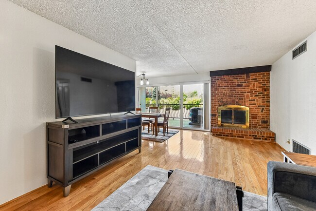 Photo - 805 29th St Unit #262
