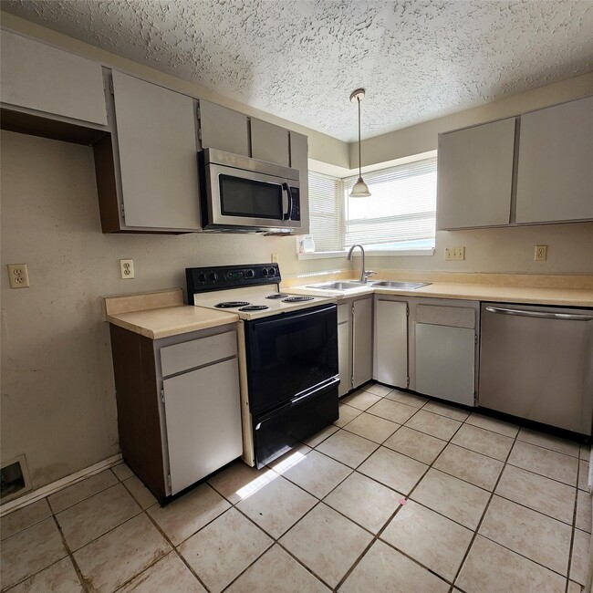 Photo - 6938 Foxbrook Dr