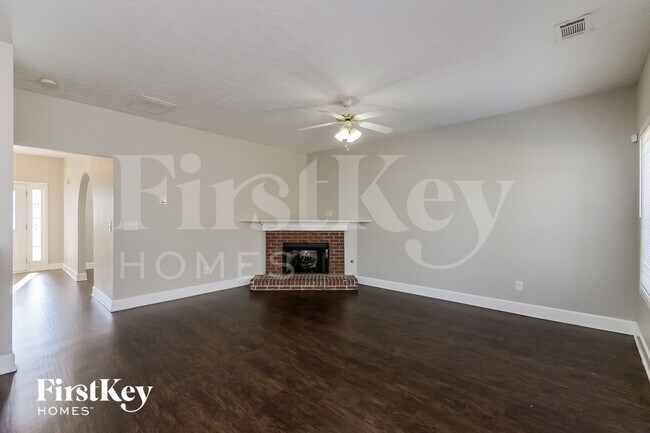 Photo - 915 Midway Rd