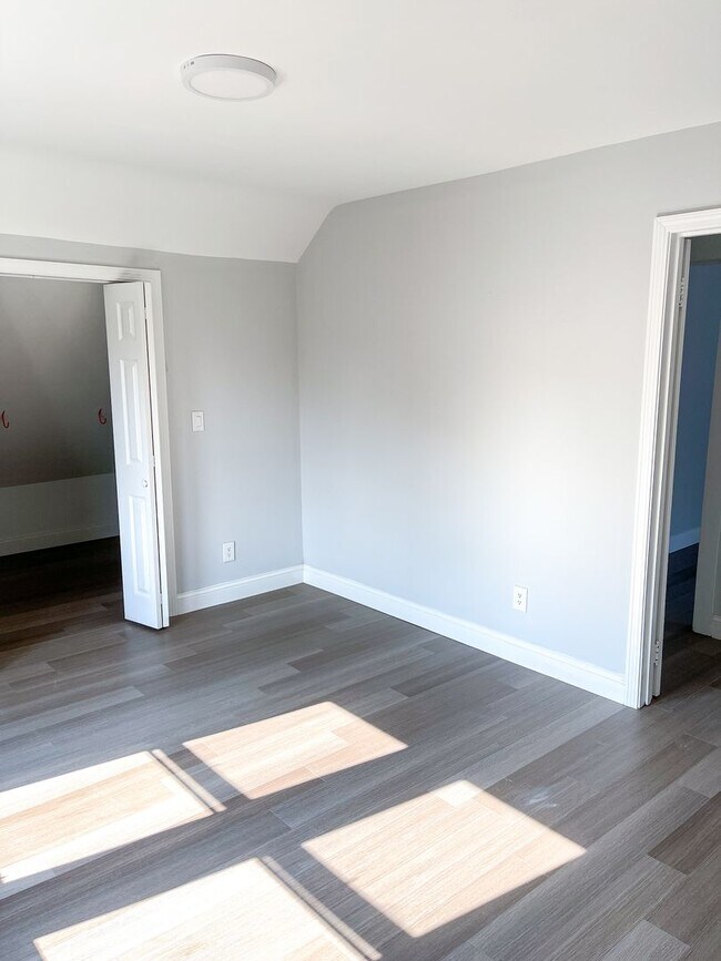 Photo - 236 Nicoll St Unit #3