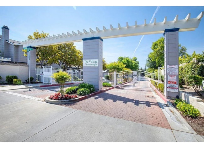 MOVE-IN SPECIAL $500 off first month!! Bea... - MOVE-IN SPECIAL $500 off first month!! Bea...