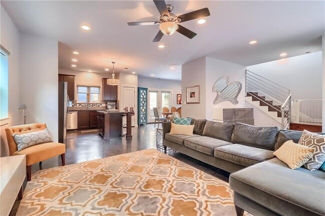 900 Capitol Ct