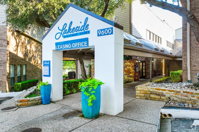 Lakeside Apartments