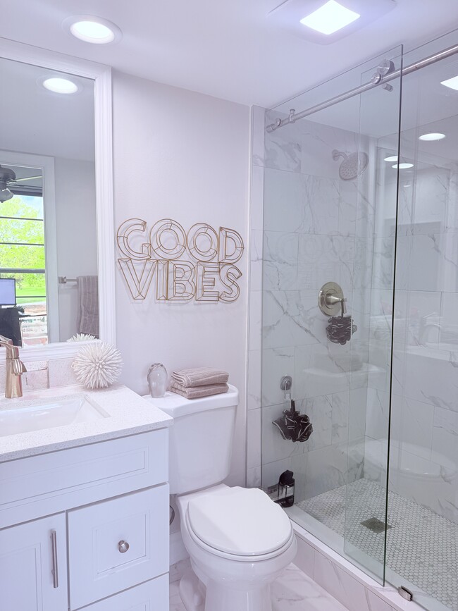 Photo - 545 Oaks Ln Unit APT 204