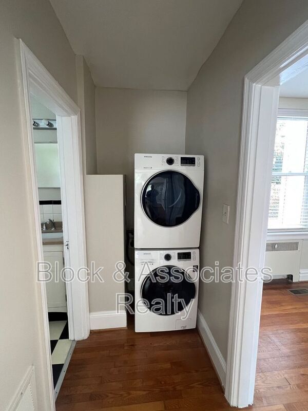 Photo - 1108 W Friendly Ave Unit Apt 1