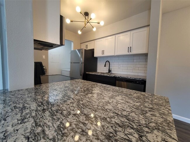 Building Photo - 2701 W Bellfort Ave Unit 1315 Rental