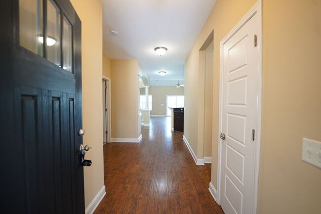 Photo - 252 Cottonham Ct
