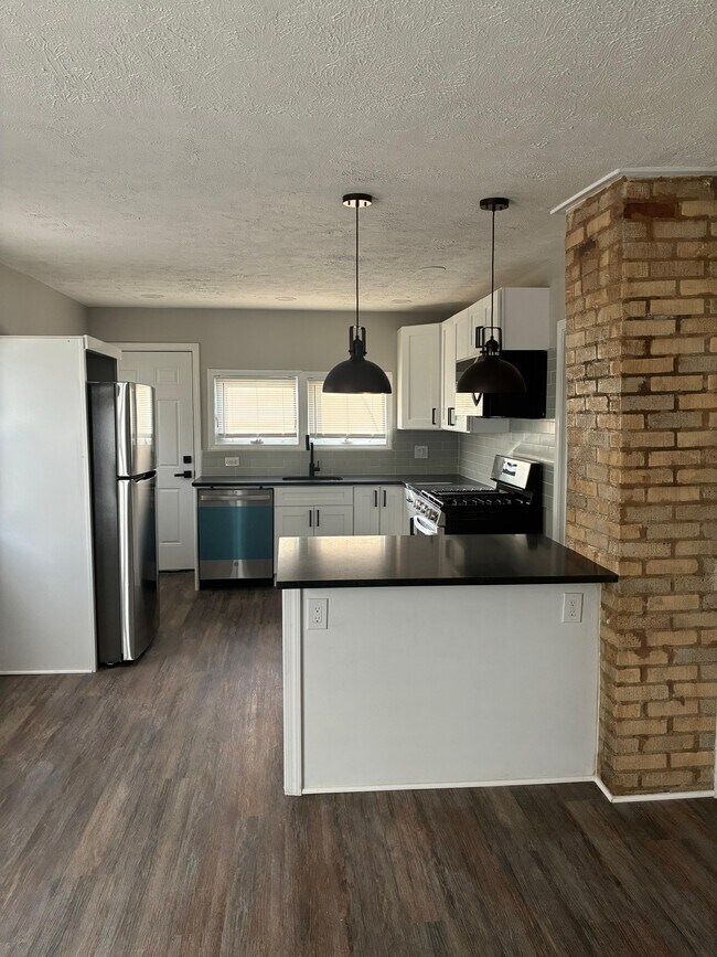 Photo - 2721 Woodbridge Ave