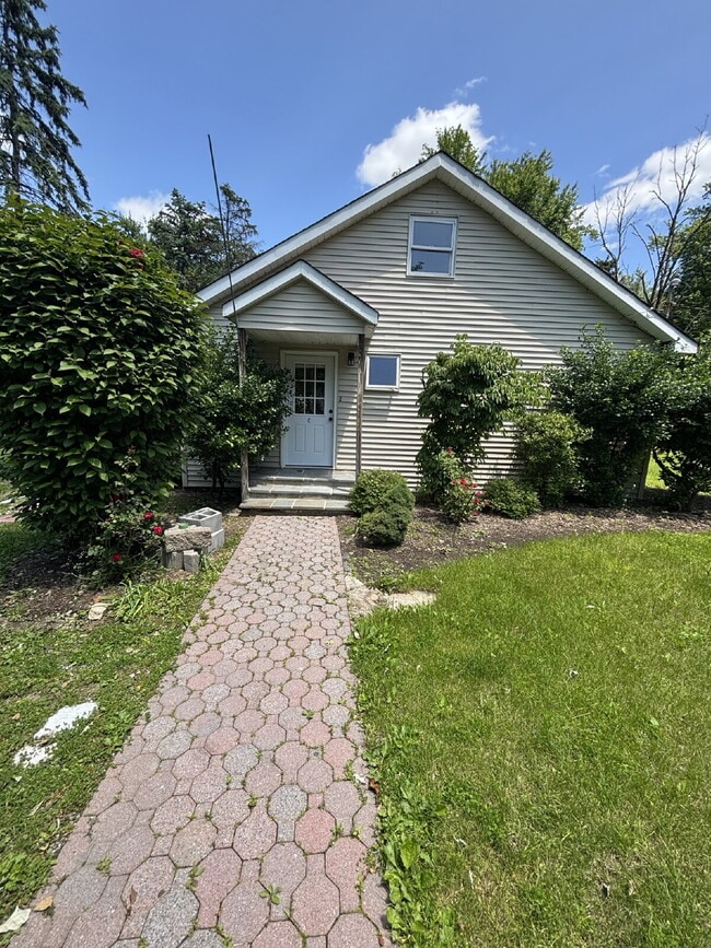 Newly renovated 2 Bedroom home! - Newly renovated 2 Bedroom home! Unidad C