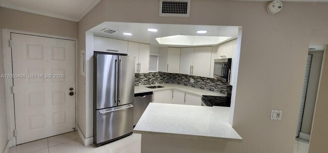 Building Photo - 8205 Lake Dr Unit 101