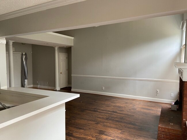 Photo - 1557 Lovejoy Rd