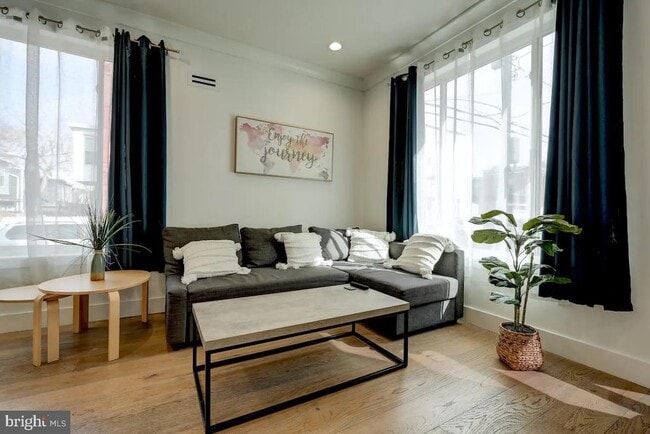 Photo - 1270 N Newkirk St