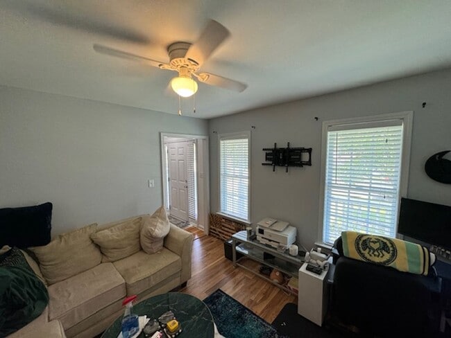 Photo - Beautiful 4 Bed, 2.5 Bath Home in Holly Sp...