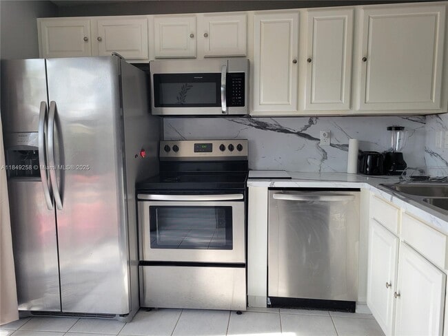 Photo - 2560 NE 8th Terrace