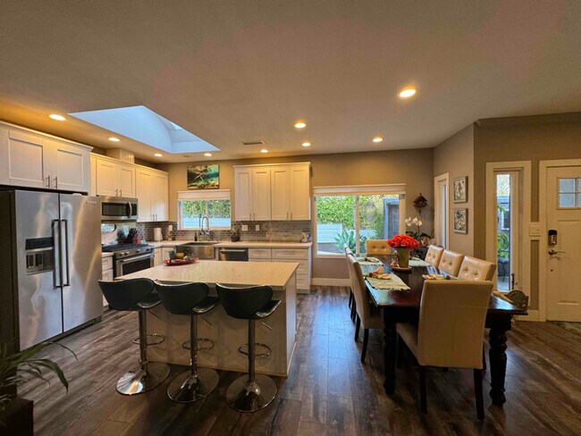 Photo - 5500 unfurnished