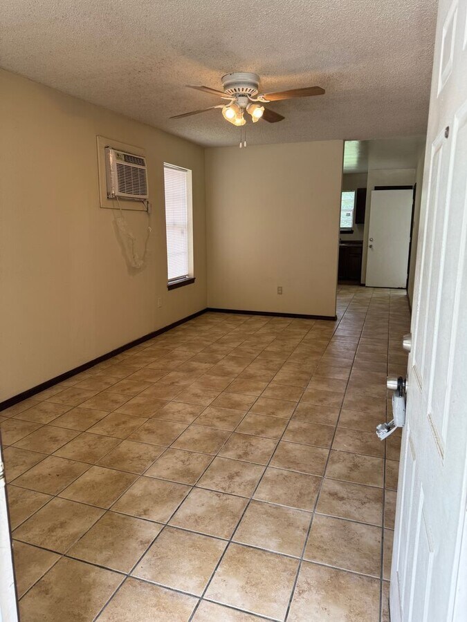 Photo - 2343 Elm Park Dr