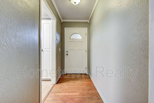 Photo - 320 Cedar Crest Dr