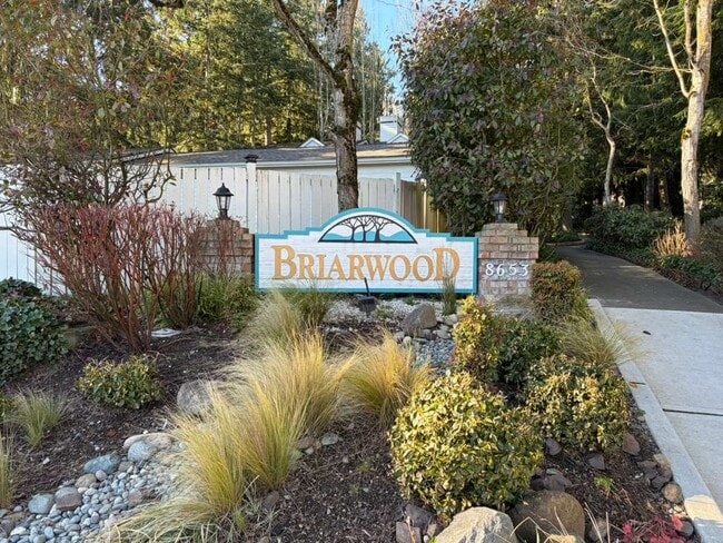 Building Photo - 8653 Avondale Rd NE Unit B103