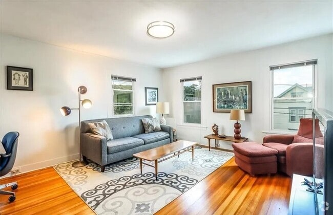 Building Photo - 17 Whittlesey Ave Unit 2 Rental
